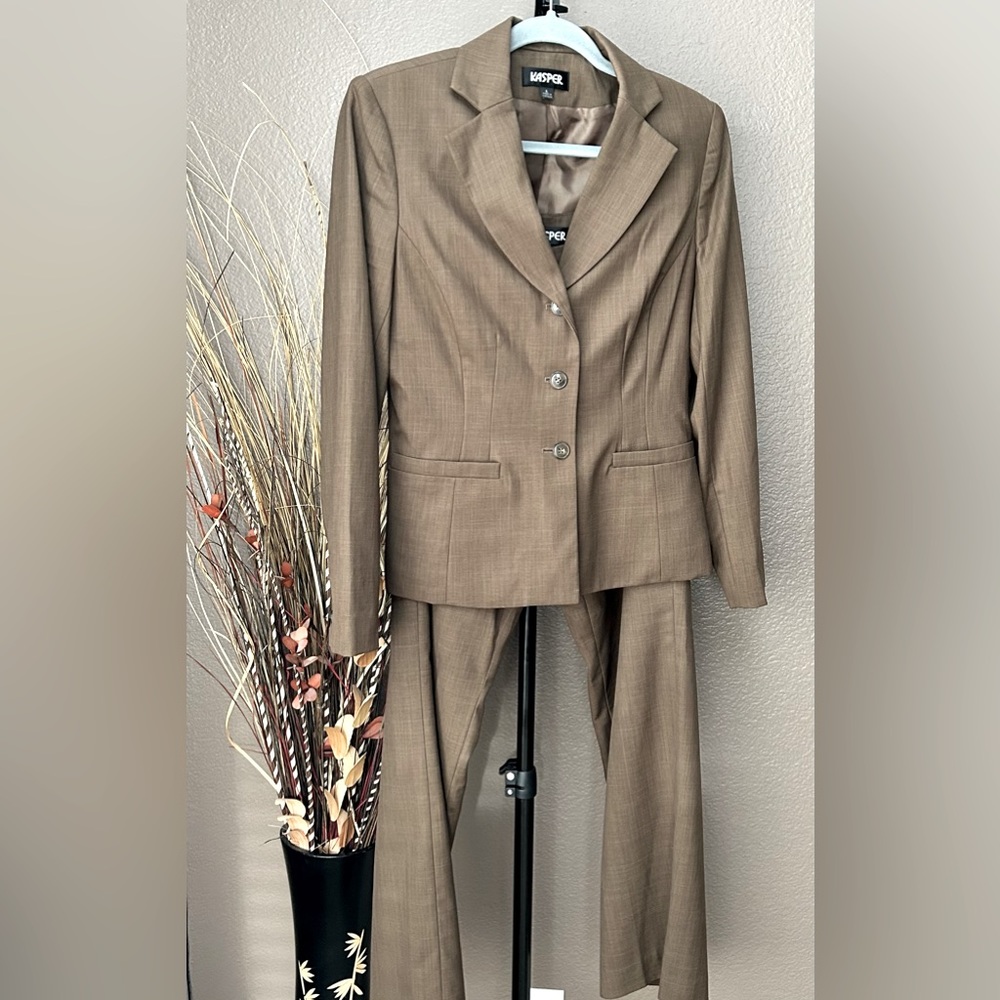 Kasper Woman’s Suit Set